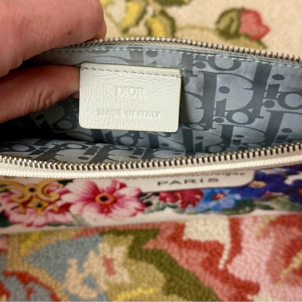 CHRISTIAN DIOR Never Worn Limited Edition White Floral Print Canvas Wristlet - Picture 14 of 16